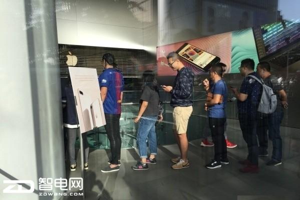 iPhone 8首发日被忽视的两点：内存和基带