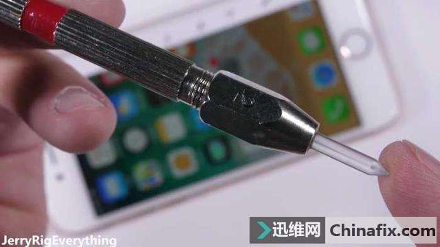 iPhone 8! 最不耐划的地方是这！