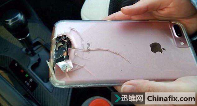 iPhone可以挡子弹 救了机枪下的机主一命