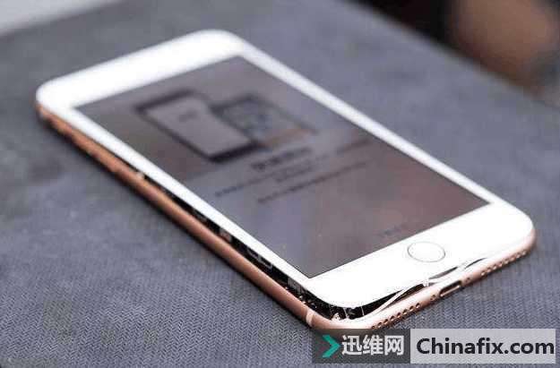 大陆地区首现iPhone8电池鼓包，刚拆封就发现鼓包