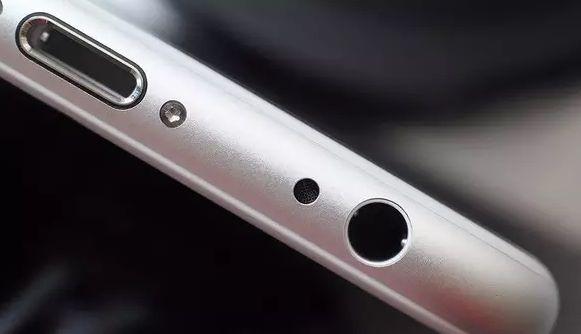 取消3.5mm手机耳机孔，苹果、谷歌和乐视给出了三种说法，谁最靠谱？