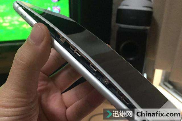 用户再被坑！iPhone 8购机当晚屏幕松动，苹果售后不退不换不修……