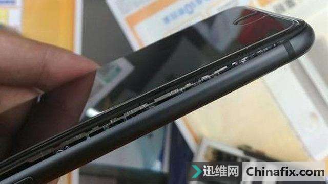 iPhone 8 Plus连续爆裂 苹果盛世后的生死危局