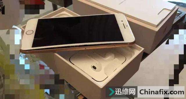 iPhone8炸了，苹果表示属于电池肿胀导致屏幕开裂