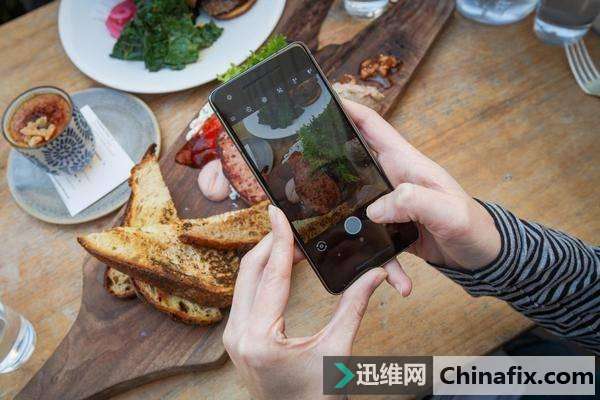 据说Pixel 2 上的自主规划图像处理芯片很强大