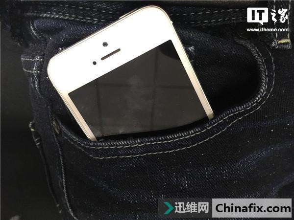 手机怎样放兜里?充电口朝上还是朝下