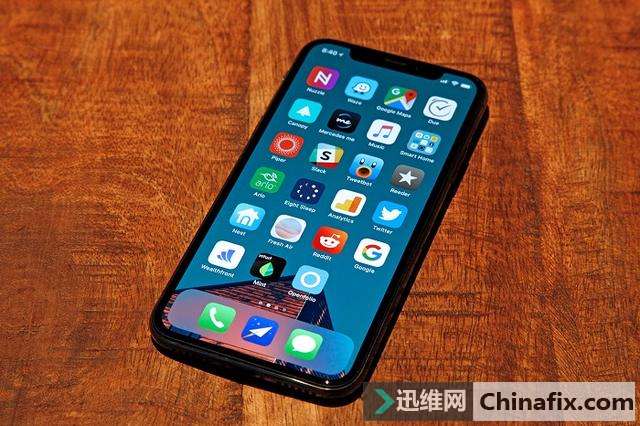 在显微镜下iPhone X屏幕像素到底长啥样？