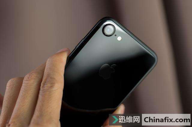 iPhone 7背后这个小孔是干嘛的？