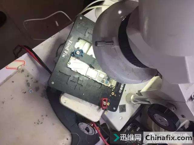 iPhone6手机进水不开机，修复开机以后无灯光维修思路