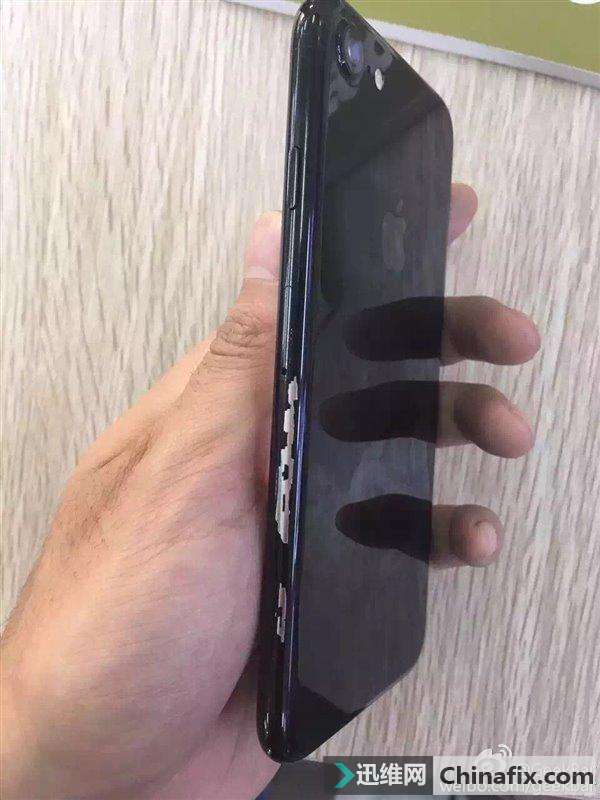 使用不到半个月的iPhone X掉漆啦！