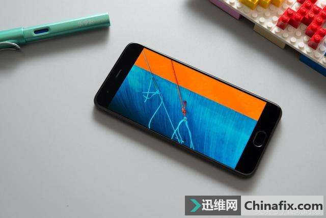 电话号码存在手机上还是SIM卡上好？