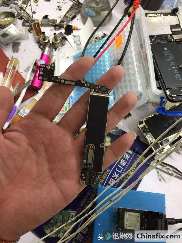 iPhone7 Plus进系统卡屏，不定时重新启动维修