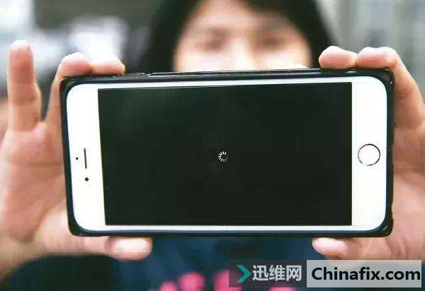 苹果iOS 11黑屏无限重启漏洞爆发！搞定方法看这里！