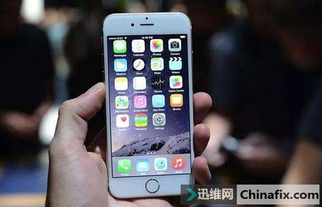 库克：iPhone要手机性能还是手机电池续航，你们自己选吧！