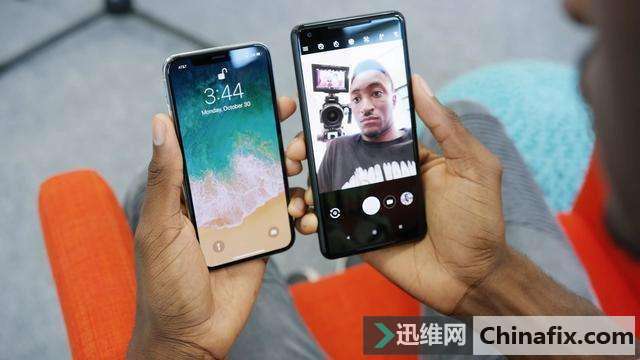 屏下指纹和人脸识别技术 你更喜欢哪种手机解锁方式？