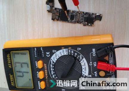 教大家用对地阻值法测验手机主板短路或断路