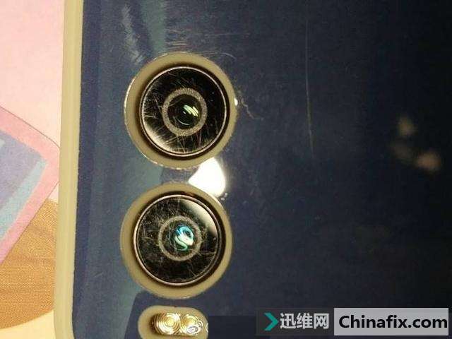 锤子将对坚果R1摄像头刮花问题提供免费更换