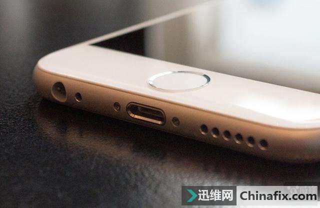 苹果新专利：iPhone插着数据线也能防水