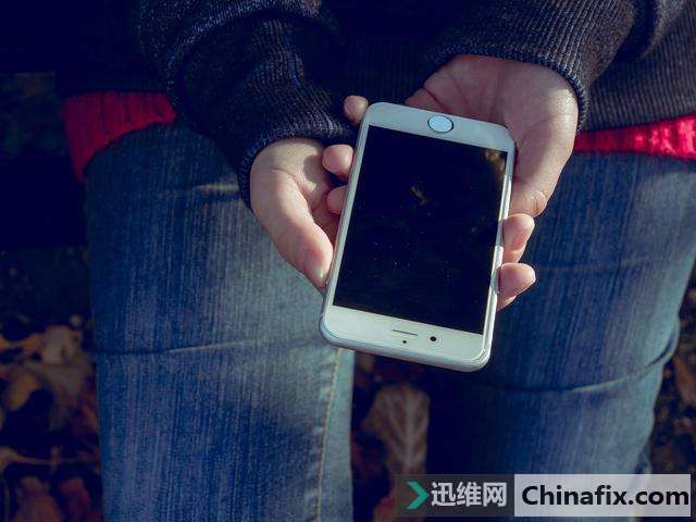 苹果可触控边框操作专利曝光 未来新手机防水功能将大增