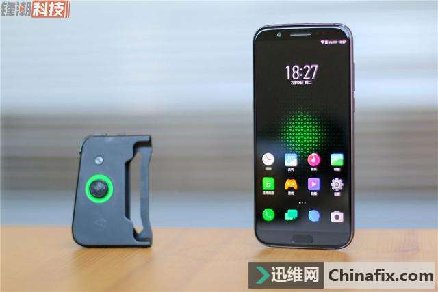 黑鲨游戏手机：一面游戏，一面小米！