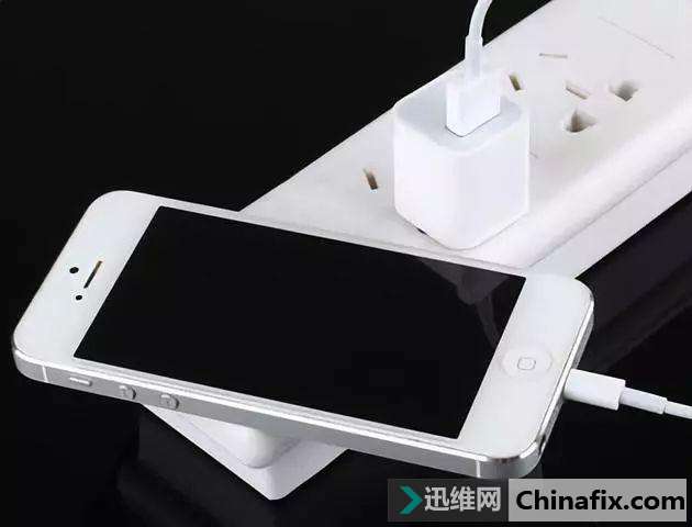 手机如何正确充电？大多数人都做错了！