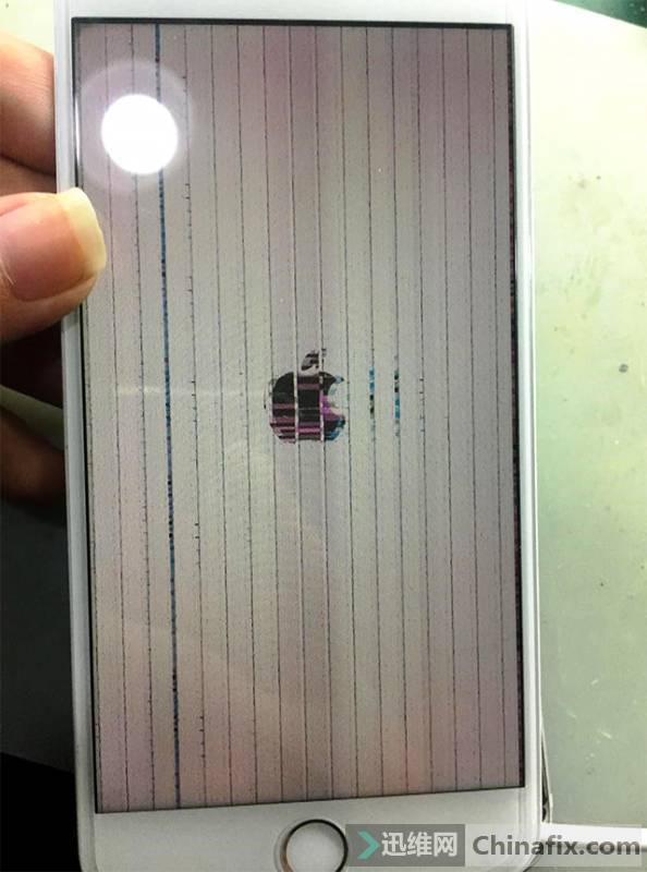 iPhone 7Plus手机开机花屏如何维修？