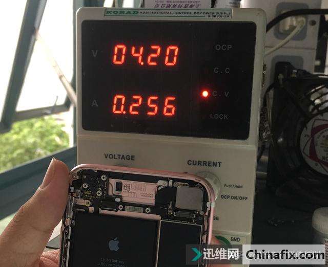 iPhone7手机扩容处理不当机器发热，开机卡白苹果，重点检查这里