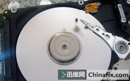 移动硬盘是否可以直接拔出？会损坏硬盘吗？