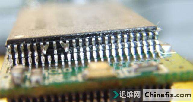 DIY U盘飞线八层堆叠容量却只有4GB？！
