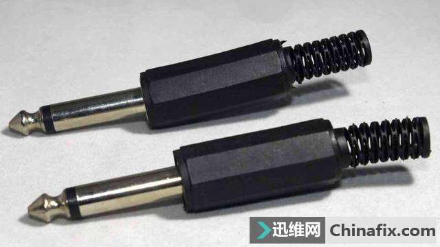 为啥手机上的耳机插头规格一样却不能混用？