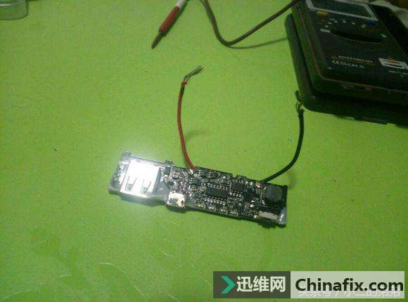废旧的18650电芯和某宝几块钱买的电源板DIY充电宝！