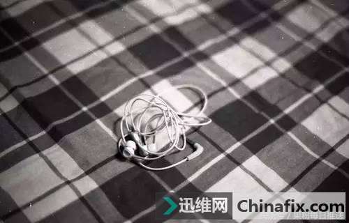 你那凌乱不堪的iPhone耳机线这样收纳，可以多用一年