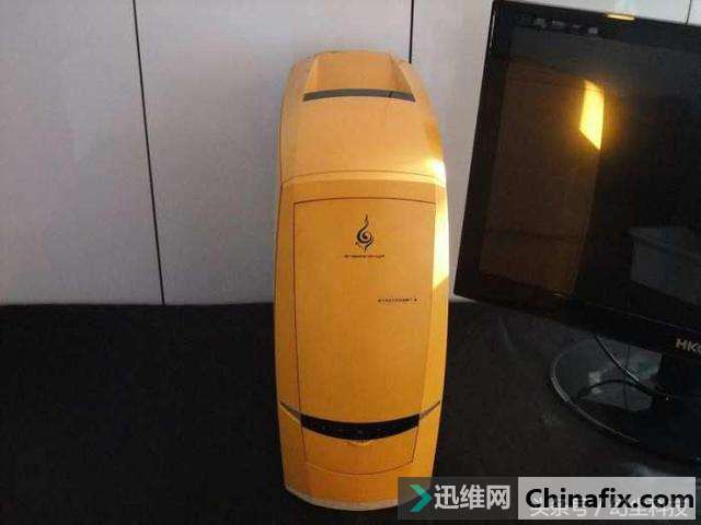 山寨电源的危害太大，外壳的温度竟然这么高
