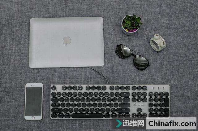 圆形键帽机械键盘——black or white，玩的就是个性