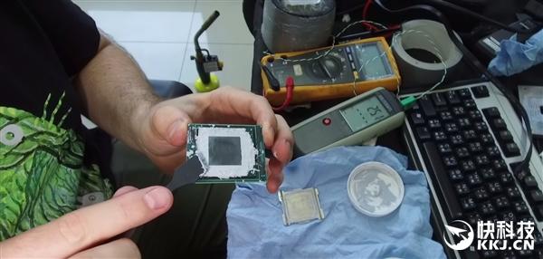 Intel 18核心旗舰开盖极限超频：功耗突破1000W