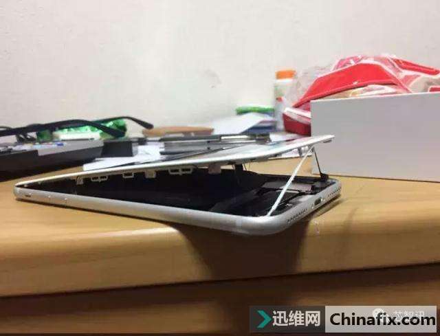 苹果iPhone 8电池问题不断，会重蹈三星Note7覆辙吗？