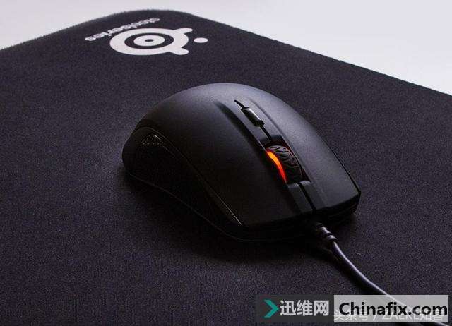 赛睿推小手版Rival 110鼠标