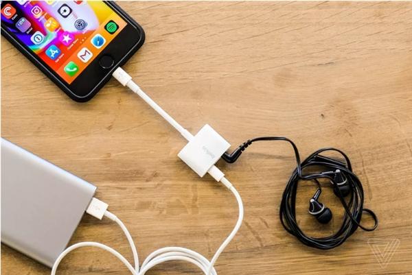 充电听歌两不误！iPhone 7新款转接器开卖
