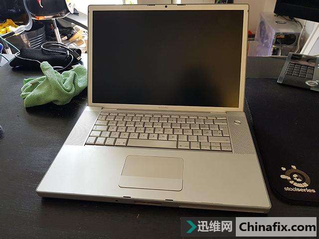 三星Galaxy S8的DeX配件太贵，有玩家用MacBook Pro自制了个