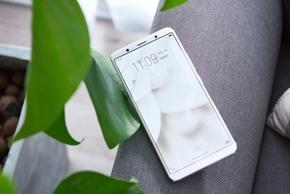 都是全面屏，“刷脸”和四摄选哪个？