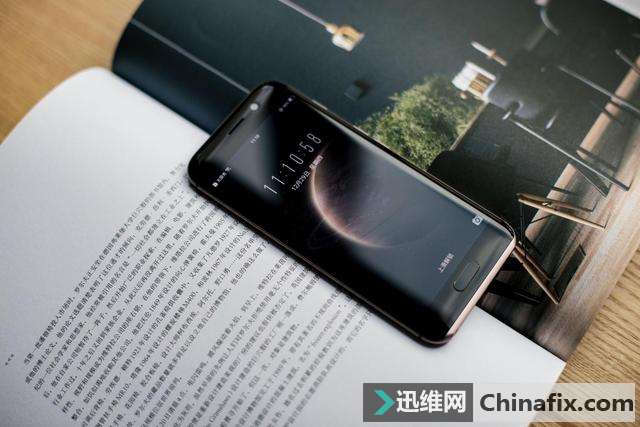 华为去年最具特色的一款手机，如今现货降价也没人要