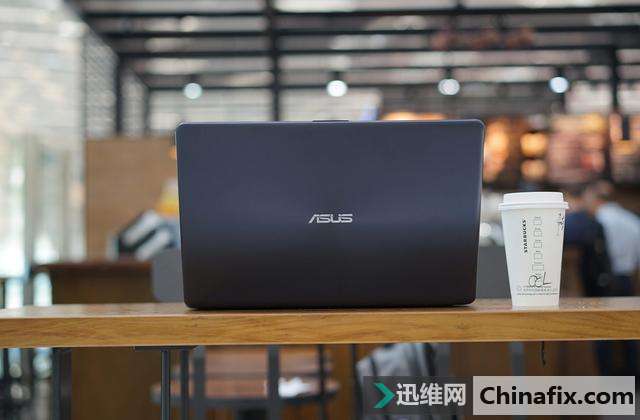 轻薄便携兼具娱乐的笔记本——华硕FL8000UN