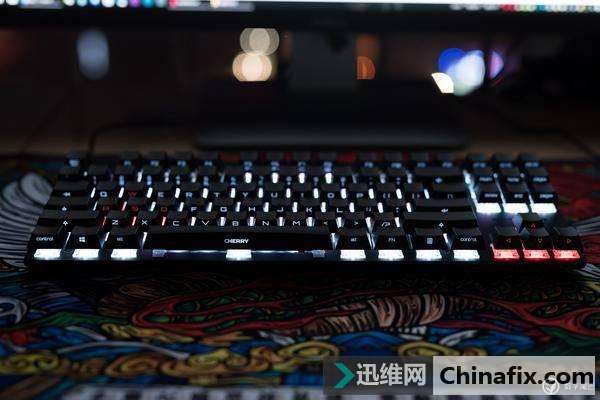 黑侧刻版Cherry MX BOARD 8.0 RGB机械键盘开箱体验