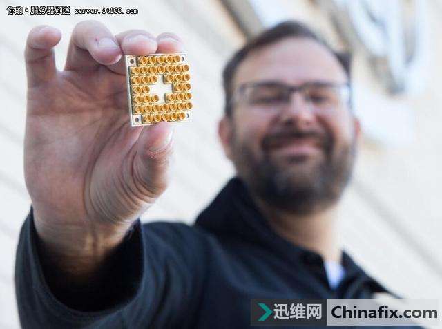 英特尔向研究机构提供领先级17量子比特芯片