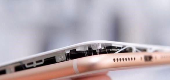 iPhone 8 电池鼓包问题仍在连续，苹果急需给外界一个说法