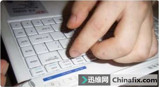 索尼笔记本键盘怎么拆？索尼 VAIO E2 巧克力键盘拆解方法