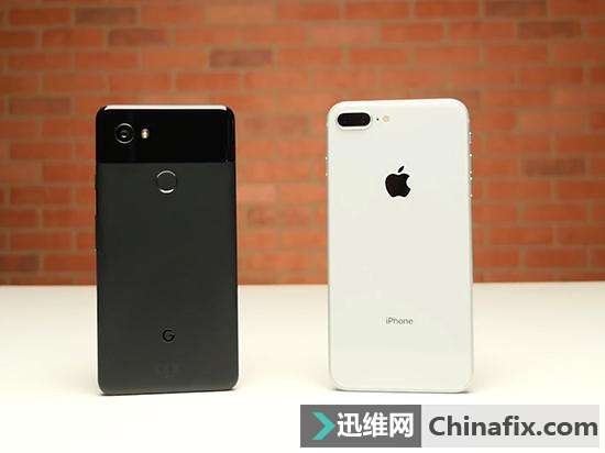iPhone 8 Plus手机屏幕不耐摔，Pixel 2 XL却烂掉渣