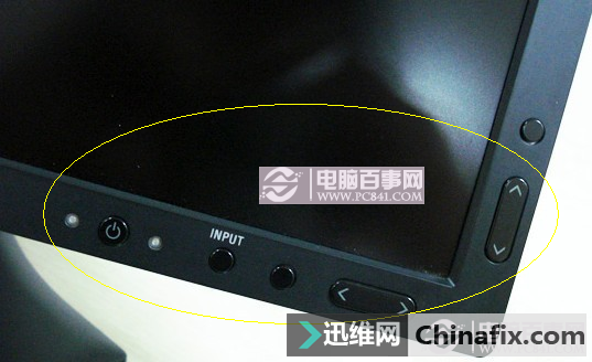 台机电脑开机显示器怎么调亮？