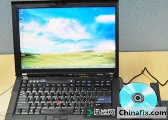 光盘怎么放入笔记本？笔记本放入光盘的方法！
