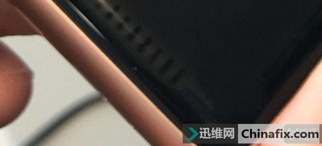 苹果确认部分GPS版AW3存在屏幕条纹痕迹的问题